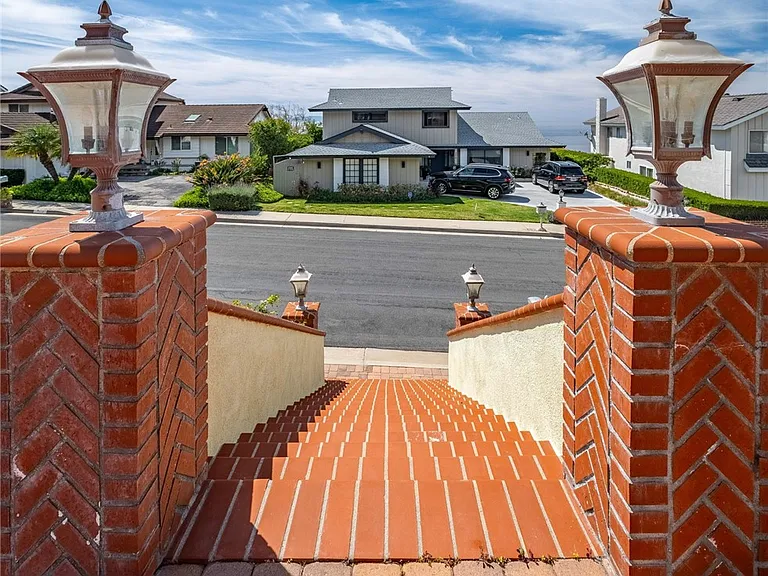 3675 Vigilance Dr — Photo 4