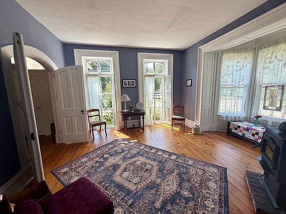 3rd image of 304 E Broadway St