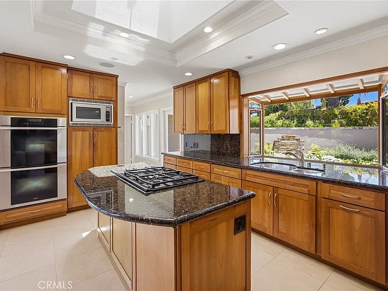 1840 Temple Hills Dr — Photo 18