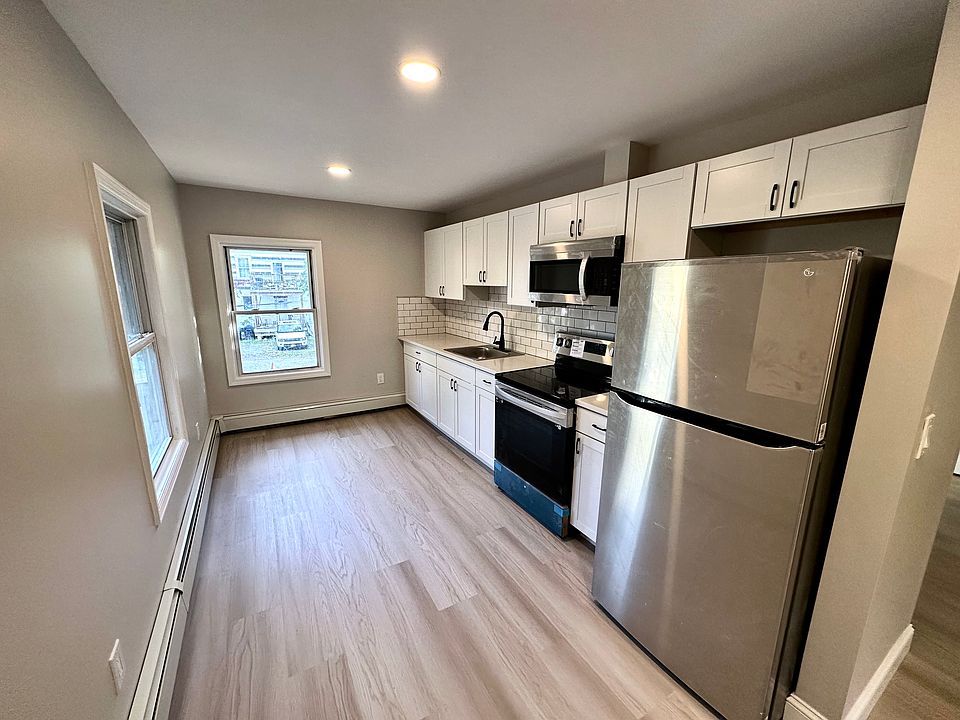 1st image of 14 Eastman Ter Floor 2