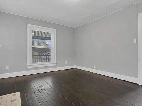 5th image of 2475 Parkwood Ave