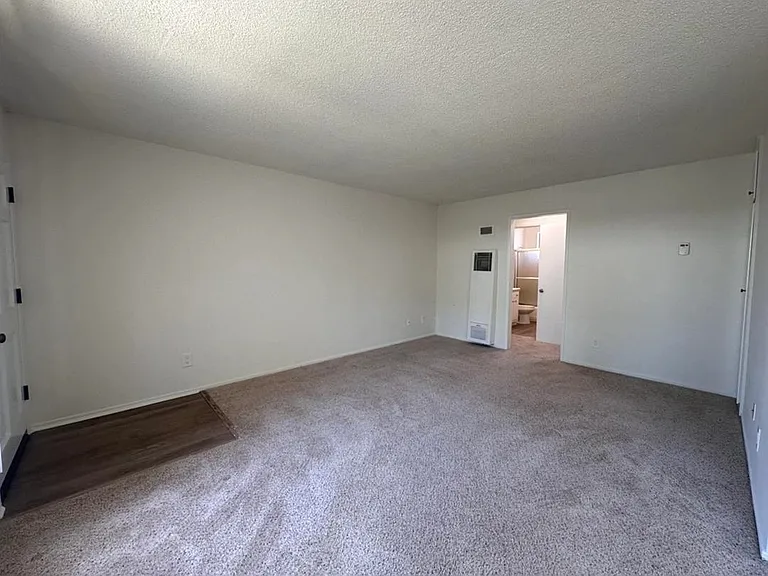 1219 Barry Ave #3 — Photo 7