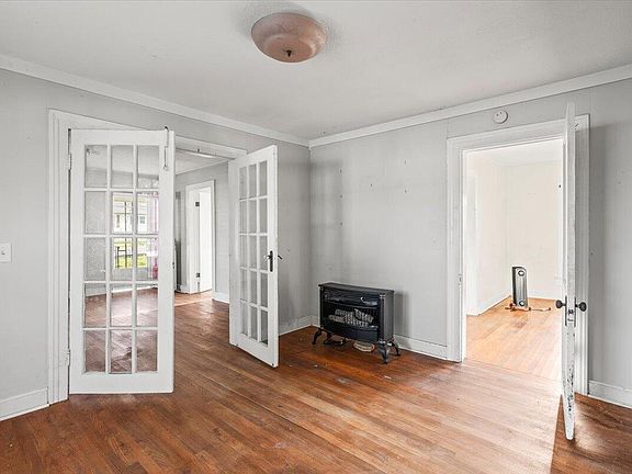 5th image of 450 Cotter St