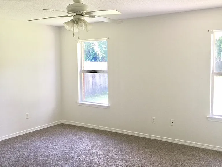 4266 Lancaster Dr — Photo 6