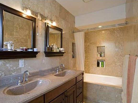 4th image of 521 W Di Lido Dr