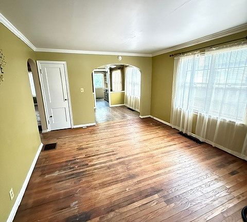 2nd image of 4628 Evanston Ave