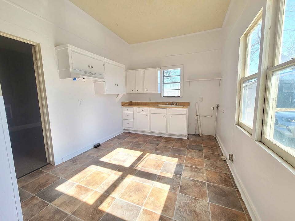 1st image of 1614 E Fannin St #A