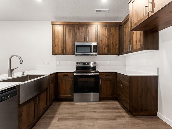 3rd image of 2318 S Bayne Ln