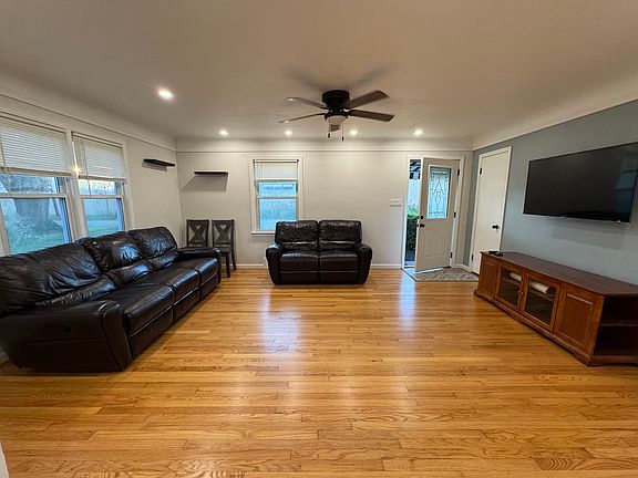 3rd image of 36870 Alfred St