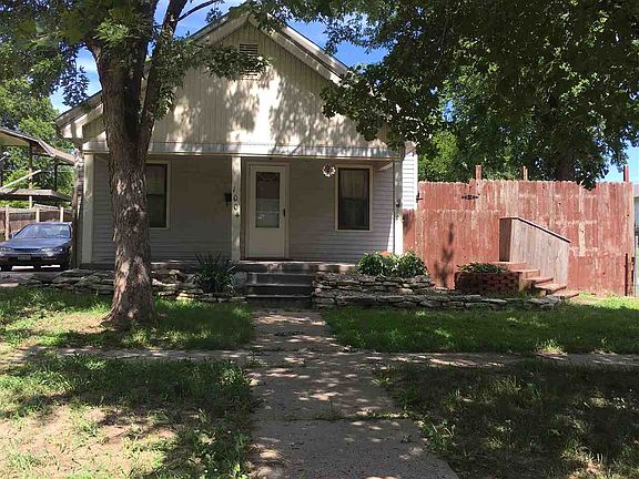 2nd image of 1004 S A St