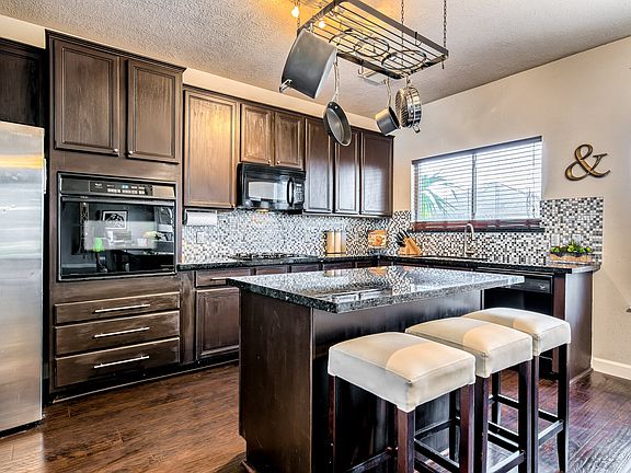 4th image of 2814 Park Springs Ln