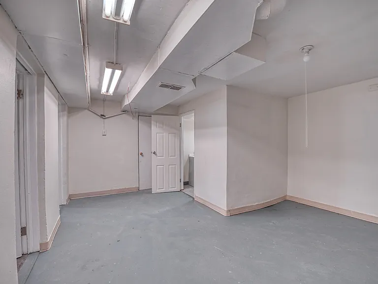 1139 Miller Ave — Photo 24