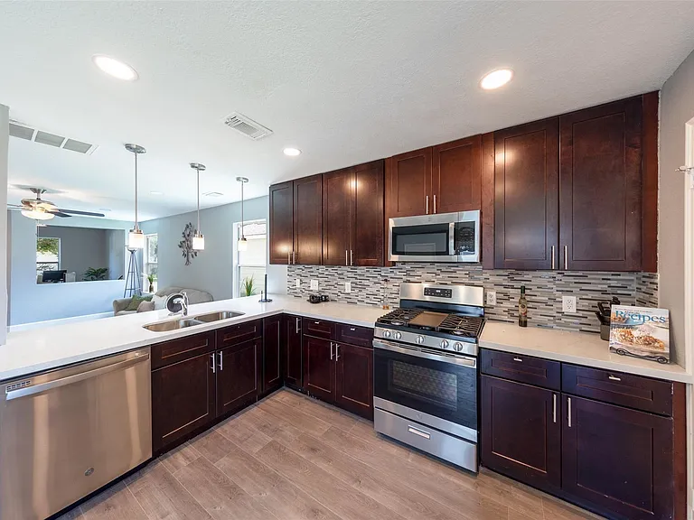 11210 Log Cabin Ln — Photo 9