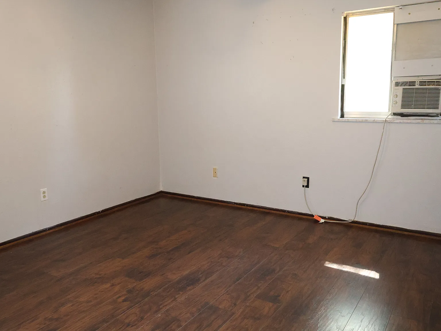 4 bed, 1.5 bath, 1257 sqft, $1,950 — Photo 4
