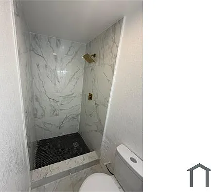 2620 NE 7th Ter — Photo 11