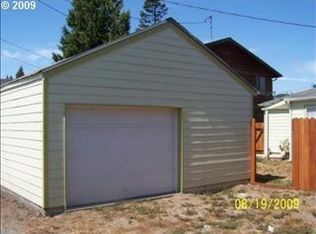 425 W 5th St, Coquille, OR