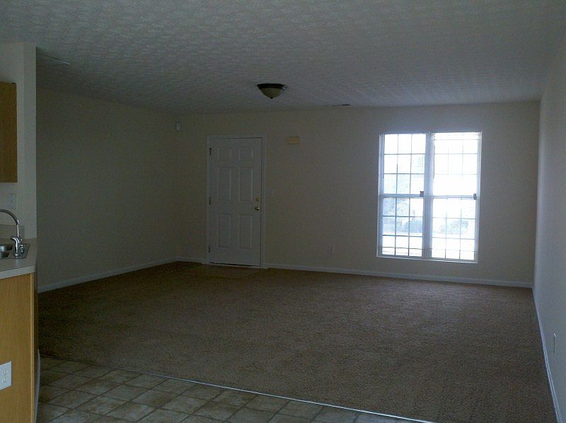 http://www.propertyboss.net/CustomerImages/EXCALIBR_92531/media/Properties/462%20Old%20Tree%20Dr%20-%20G1138%20(EHA1)/zsmall_B.jpg