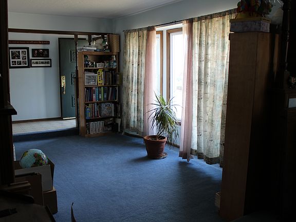 3rd image of 5901 Larson Ave
