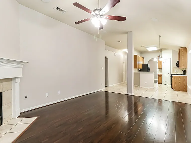 969 Oak Lynn Dr — Photo 4