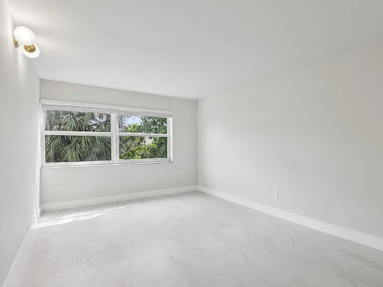 The Oaks Apartments — Photo 57