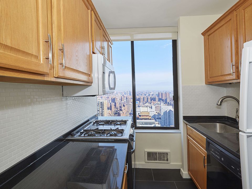 1st image of 300 E 93rd St