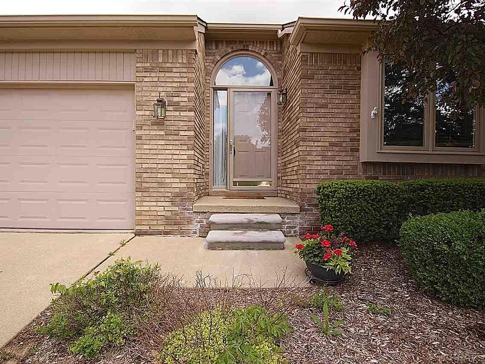 1st image of 4437 Lorraine Dr