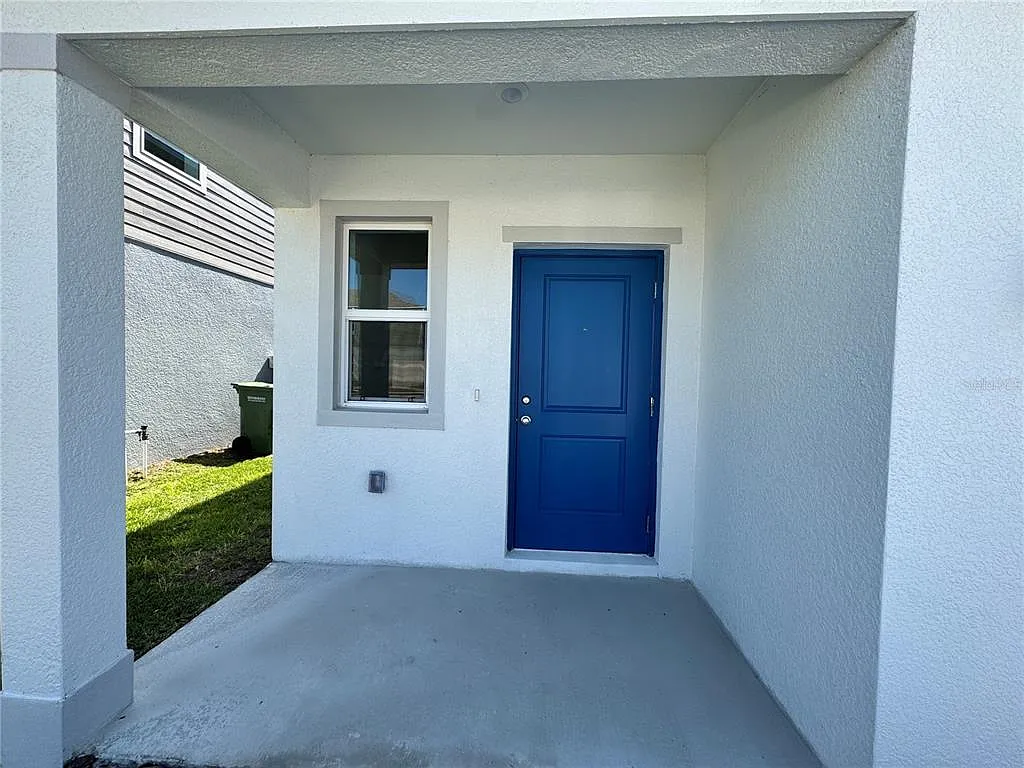5 bed, 2.5 bath, 2112 sqft, $2,200 — Photo 2