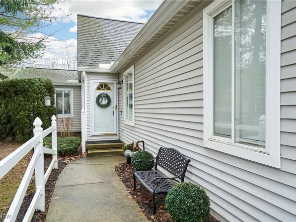 474 Kings Ct, Akron, OH 44321