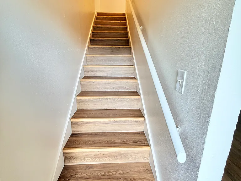 449 SW Thomas St #B — Photo 7