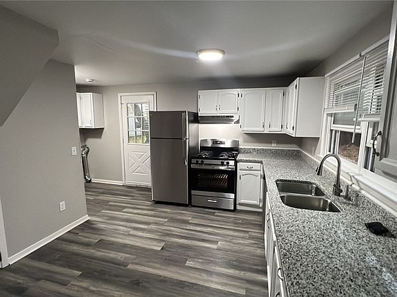 5th image of 3178 Grant St