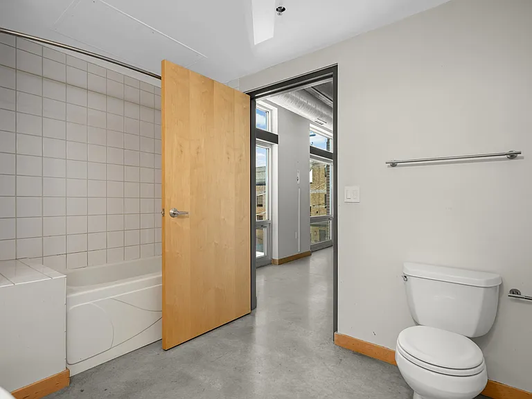 710 N 4th St #E213 — Photo 17