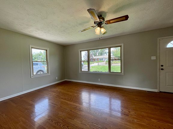 5th image of 804 S Highland Dr
