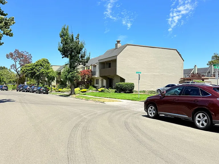 1033 Fontana Dr — Photo 25