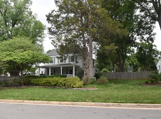 2901 Meadow View Rd, Falls Church, VA 22042