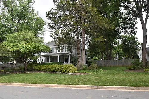 2901 Meadow View Rd Photo 1