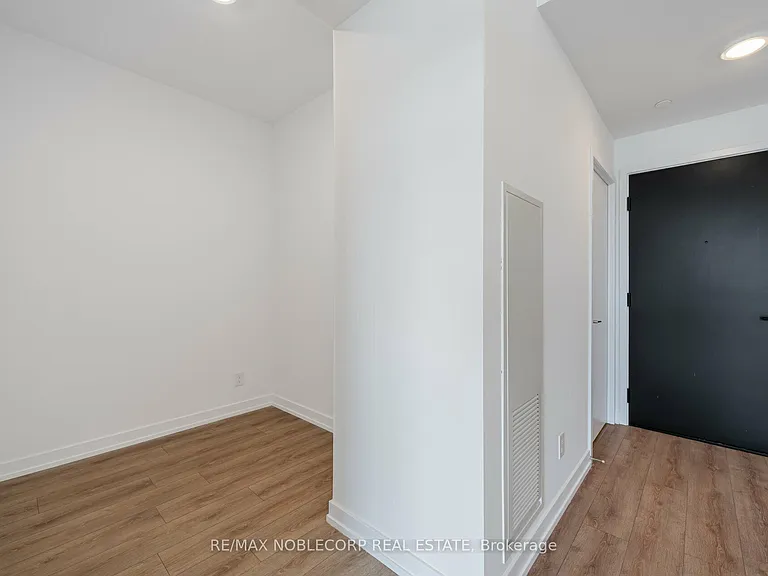 500 Dupont St #409 — Photo 7