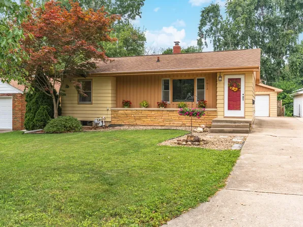 1013 N Walnut St, Normal, IL 61761