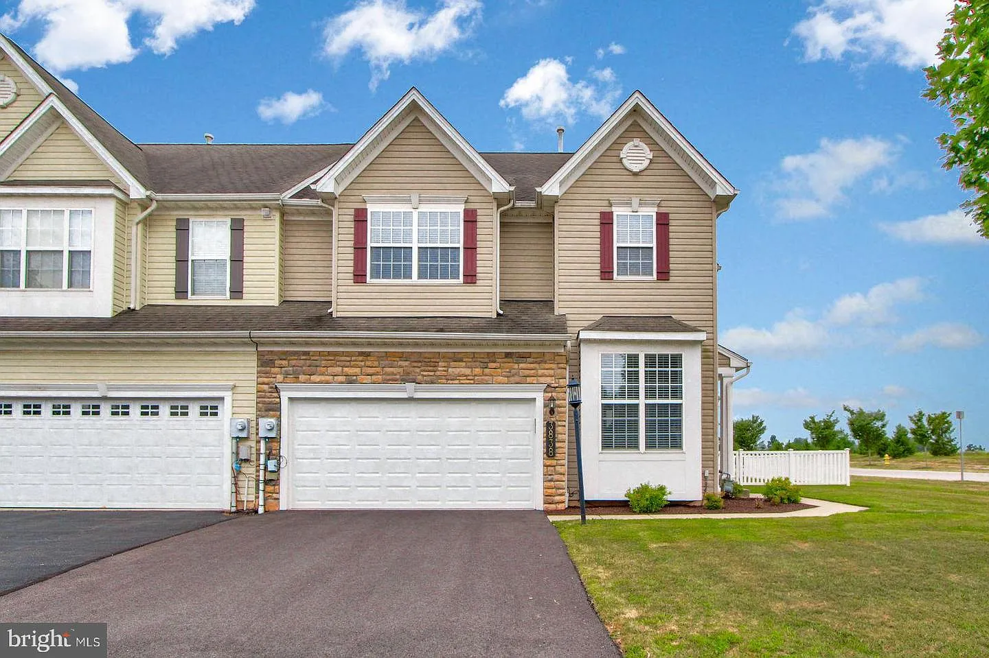 3838 Kings Ln photo 1