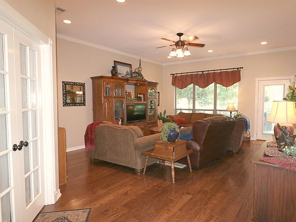3rd image of 675 Hillcrest Dr