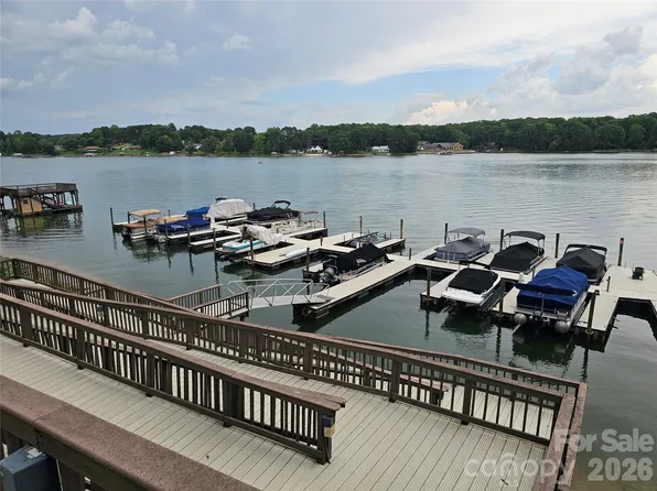 3675 W Bay Dr, Sherrills Ford, NC 28673