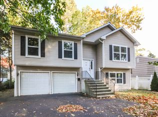 5 Hollow Tree Rd, Norwalk, CT 06854