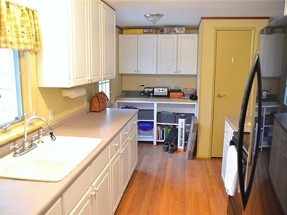 5th image of 30 Karen Pl