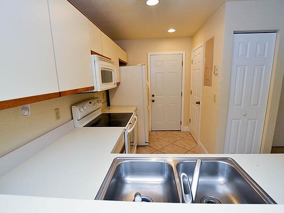 3rd image of 74 Silver Park Cir