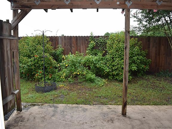 4th image of 18130 Beaverdell Dr