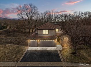 1401 Savanna Ln, Woodstock, IL 60098