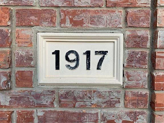 2nd image of 1917 Pebblebrook Ln