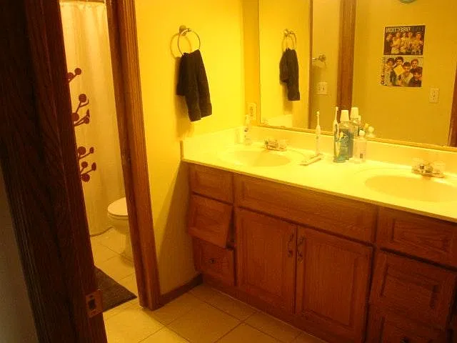 4 bed, 2200 sqft, $2,395 — Photo 2