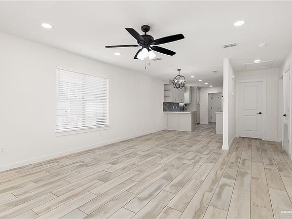4th image of 321 E Stubbs St