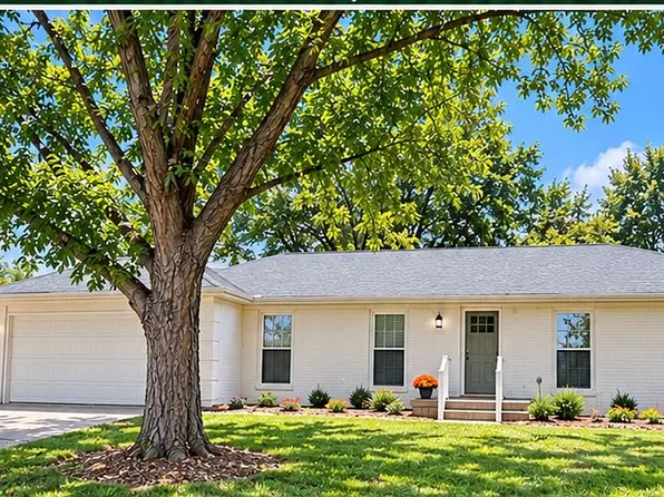 2 Mitchell Ave, Mattoon, IL 61938