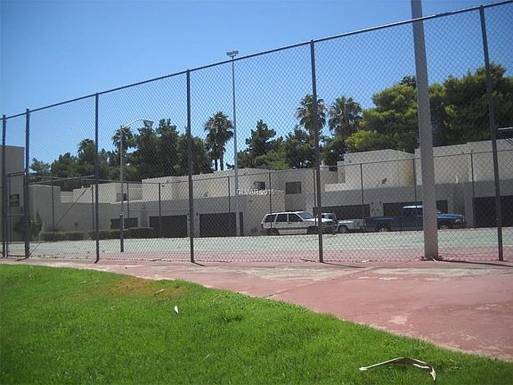 5th image of 2639 Aracatuba Ave #0